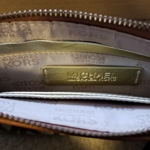 Michael Kors Bags - BNWOT Michael Kors Wristlet Michael Kors Bags - BNWOT Michael Kors Wristlet